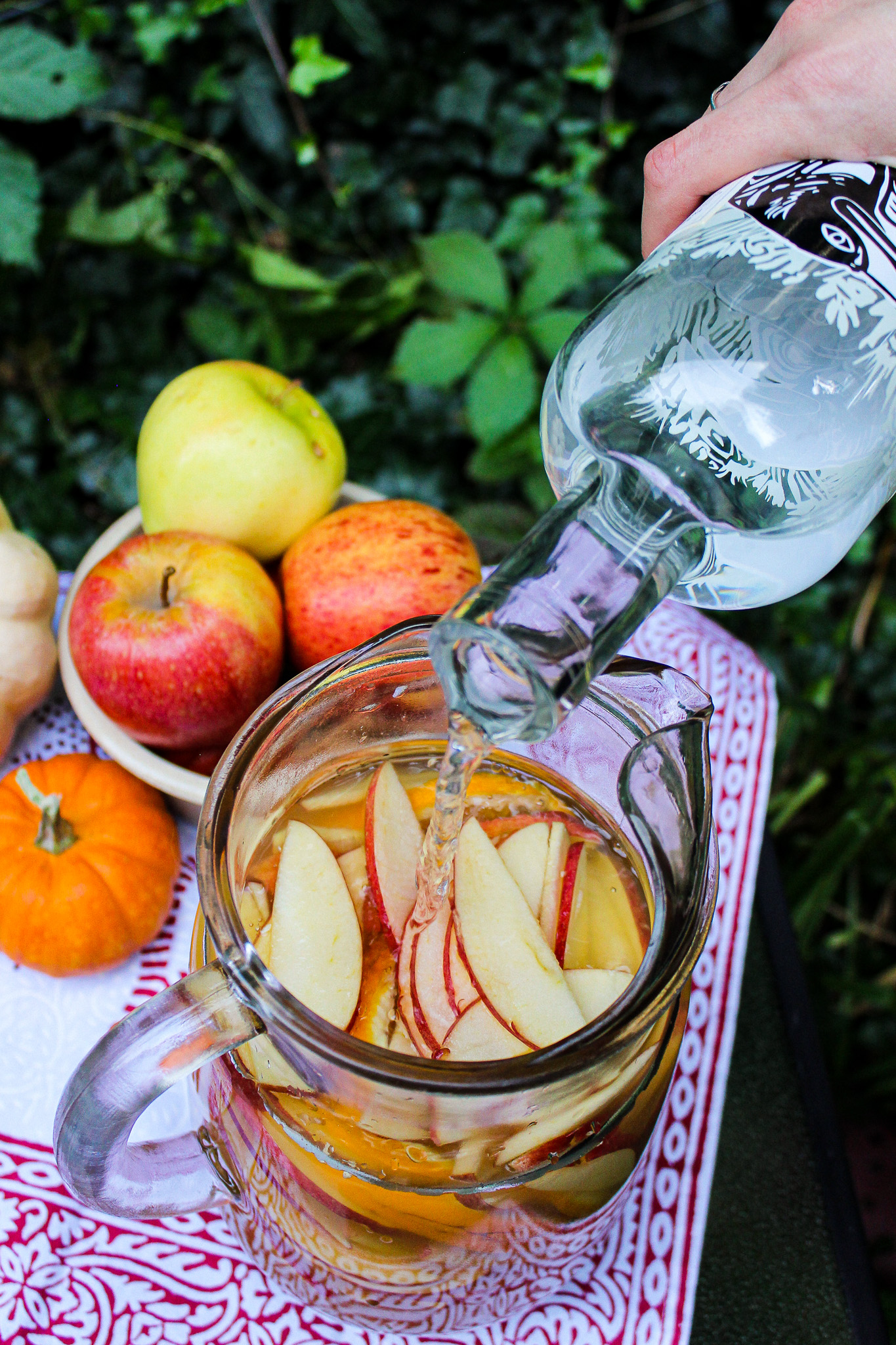 Boozy Apple Cinnamon Fall Punch – smallkitchenbigplates