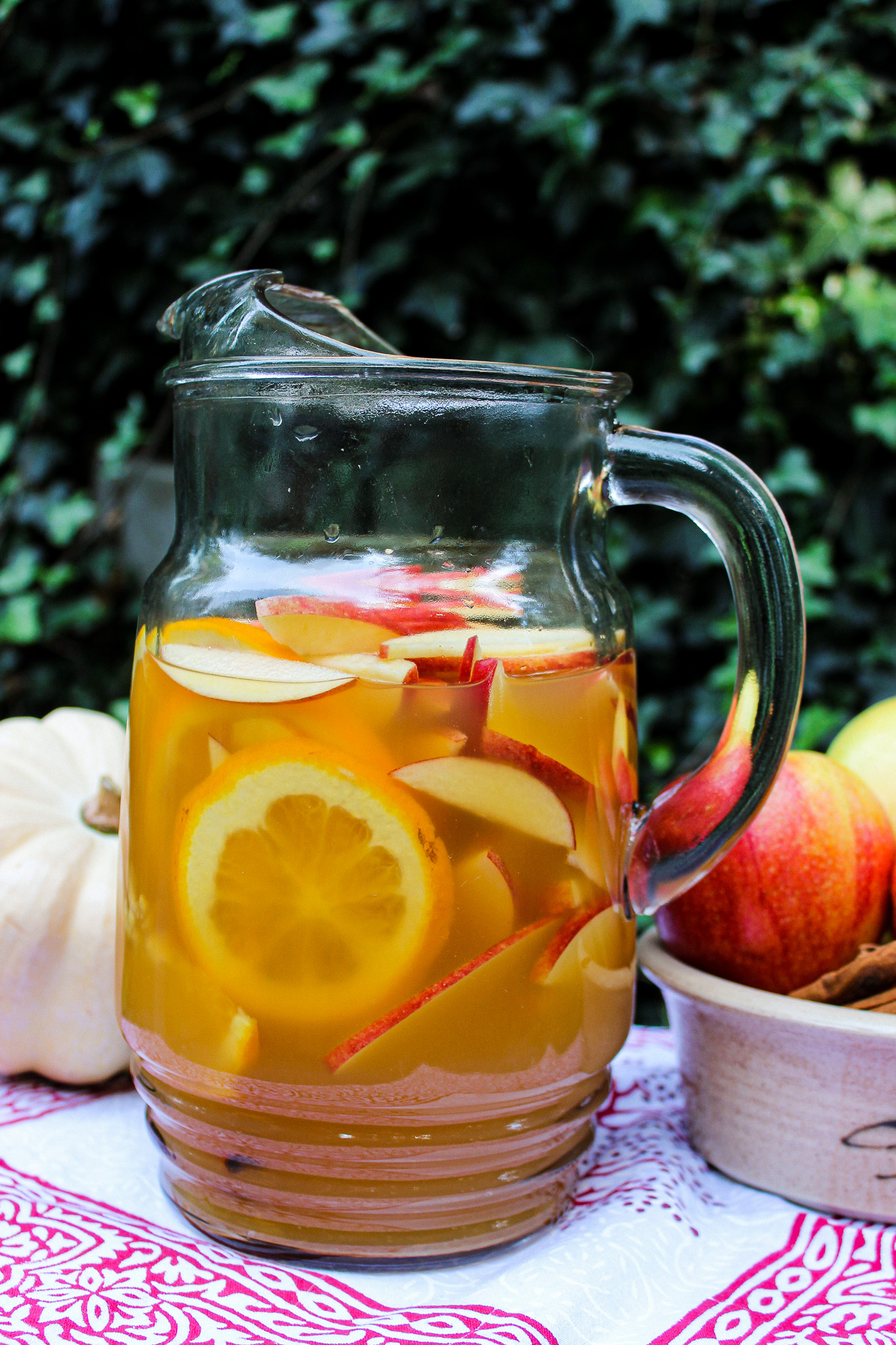 Boozy Apple Cinnamon Fall Punch – smallkitchenbigplates